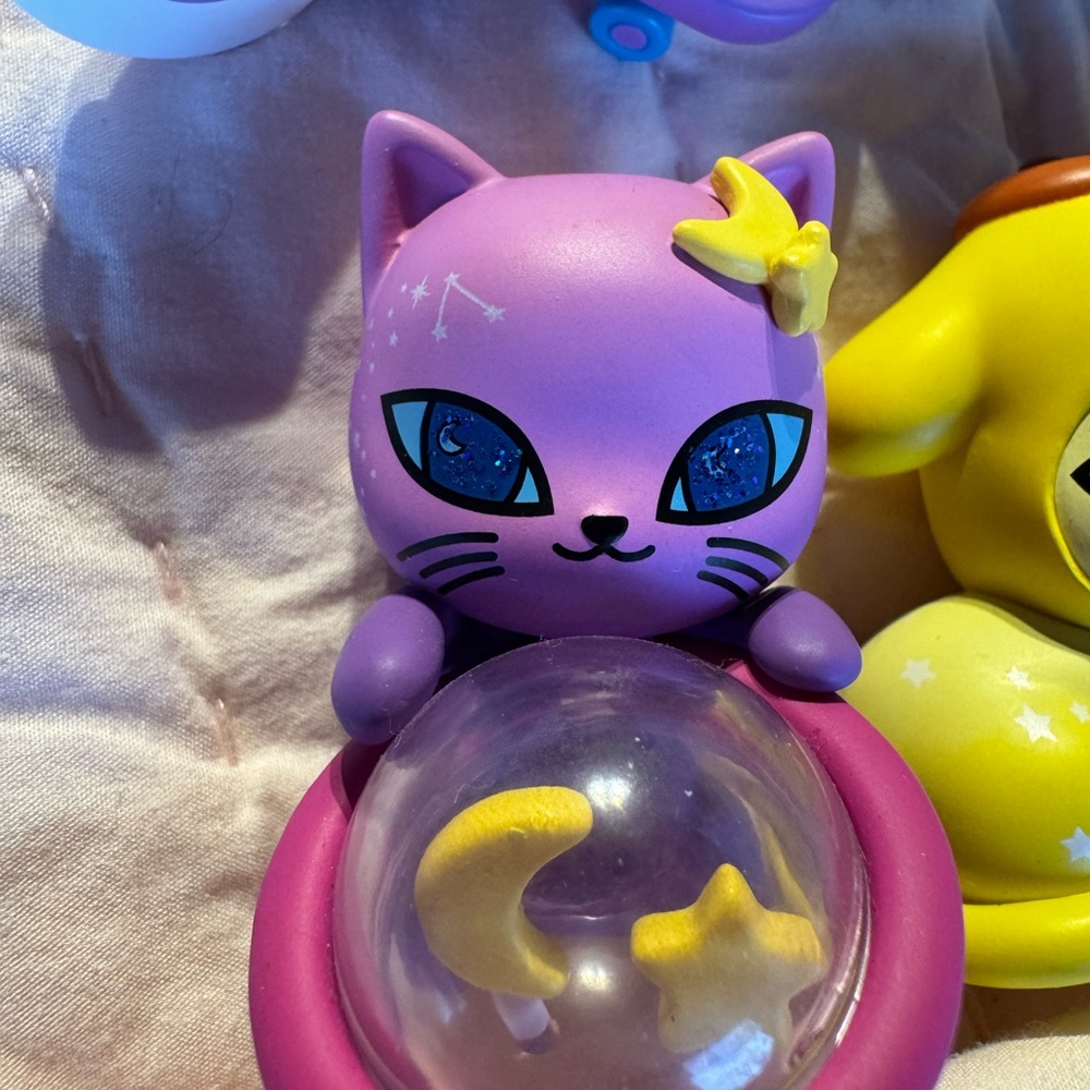 tokidoki Cat and Dog Figurine Set - Blue, Purple, Yellow - Picture 4 of 4